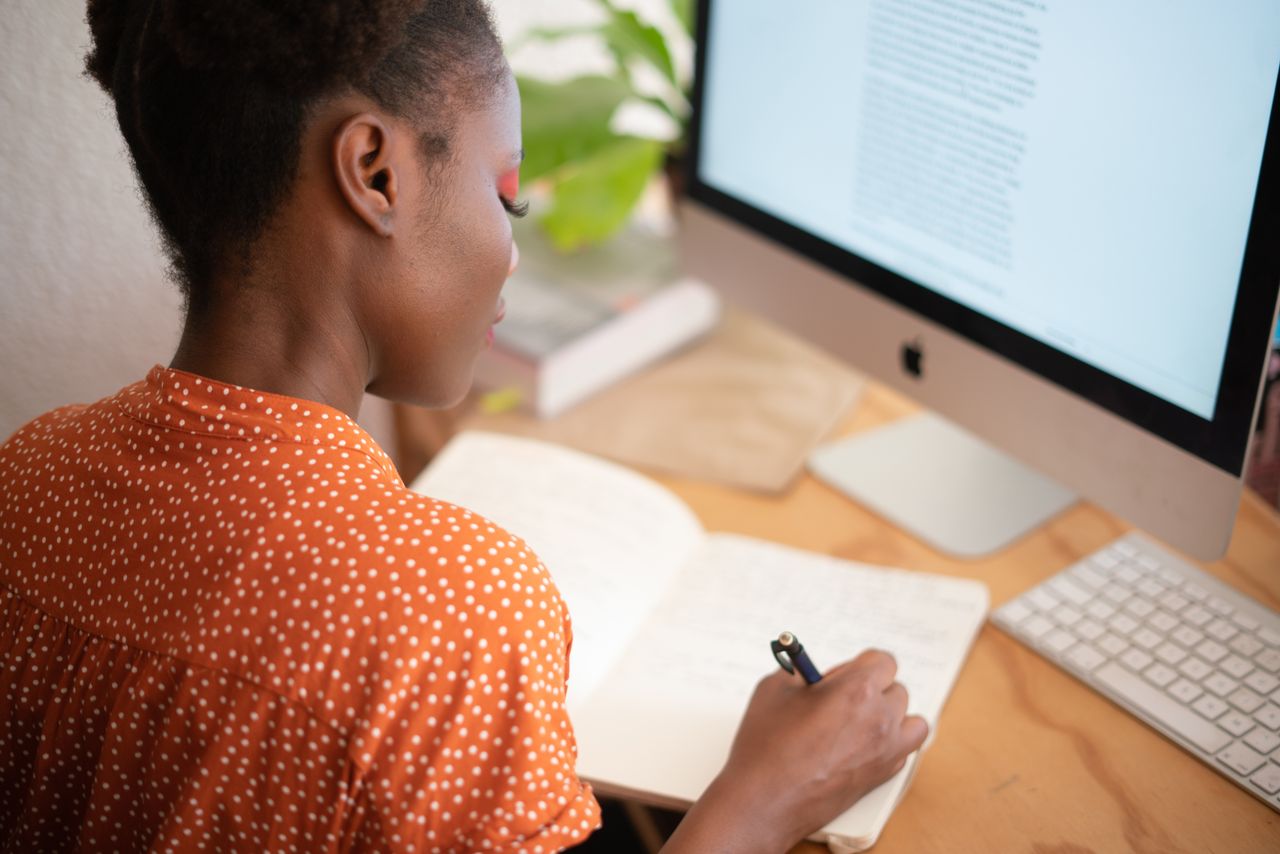 Writing compelling loglines